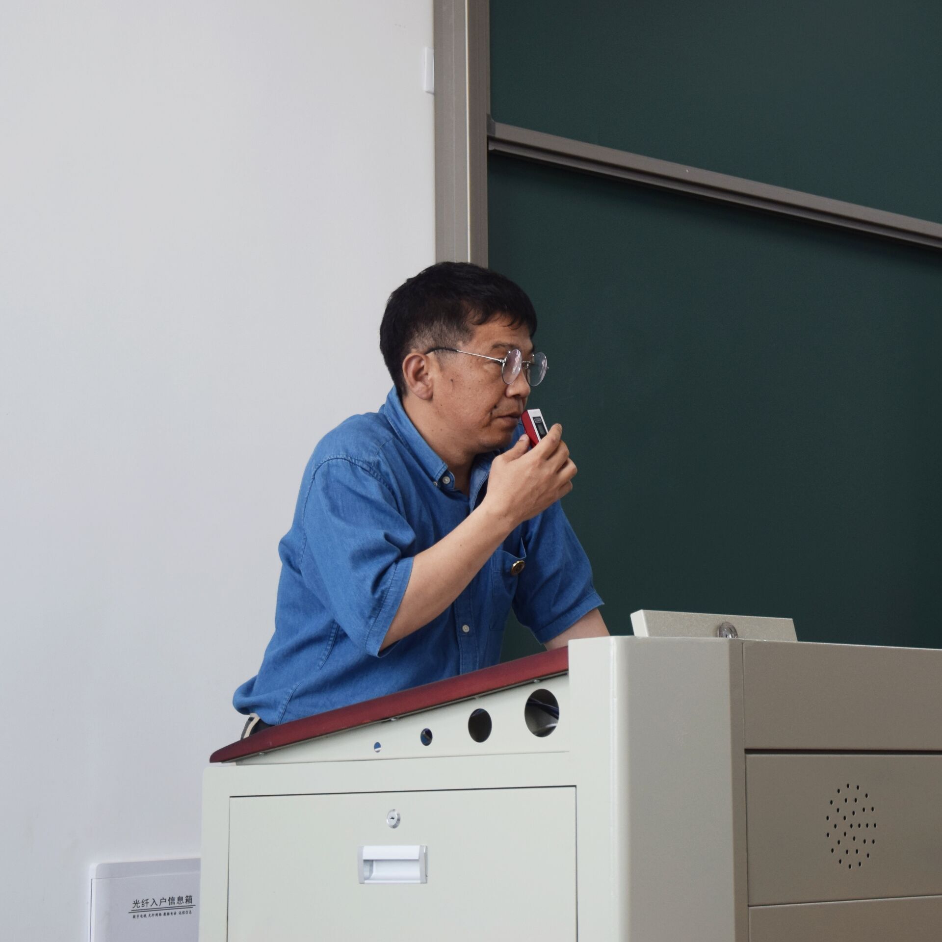 1555474192376872.jpg 俞院长传达精神及作工作部署.jpg